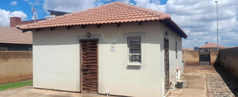 2 Bedroom Property for Sale in Lufhereng Gauteng