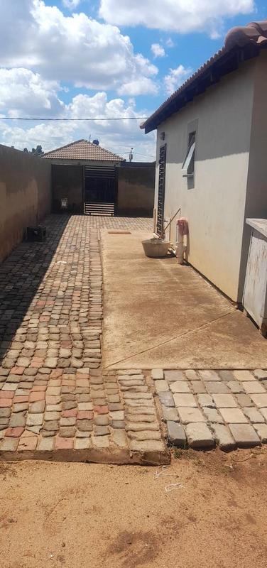 2 Bedroom Property for Sale in Lufhereng Gauteng