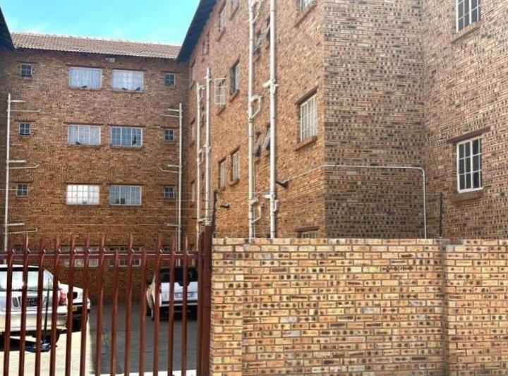 1 Bedroom Property for Sale in Randfontein Central Gauteng
