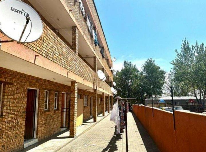 1 Bedroom Property for Sale in Randfontein Central Gauteng