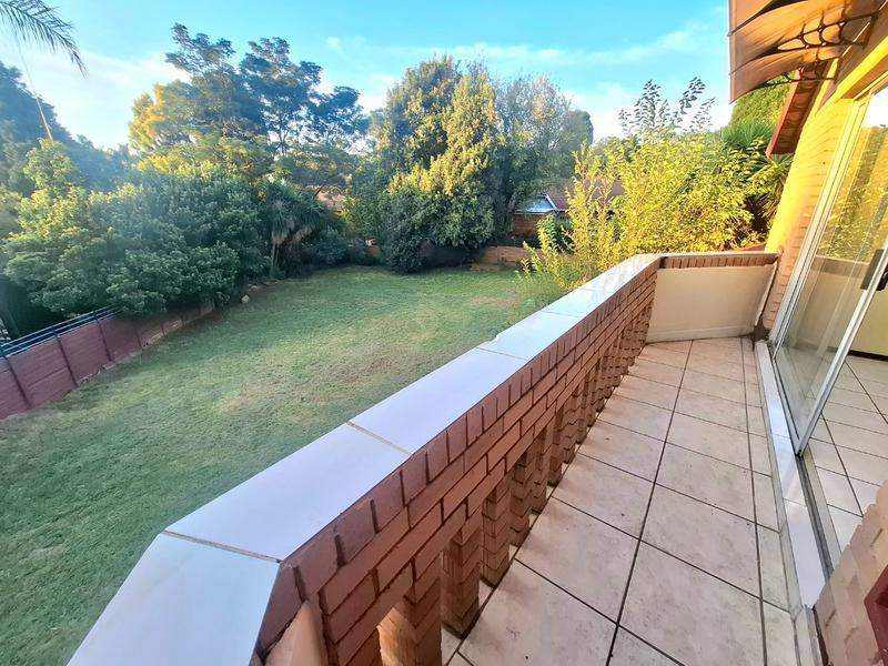 5 Bedroom Property for Sale in Faerie Glen Gauteng
