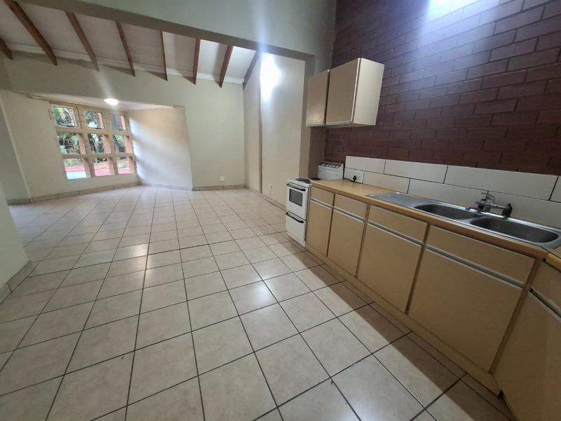 5 Bedroom Property for Sale in Faerie Glen Gauteng