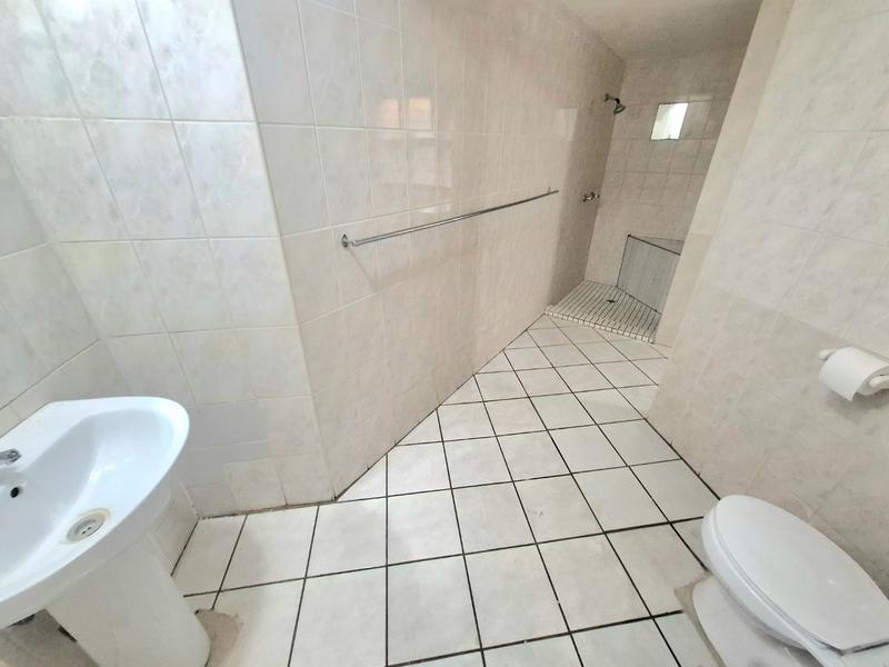 5 Bedroom Property for Sale in Faerie Glen Gauteng