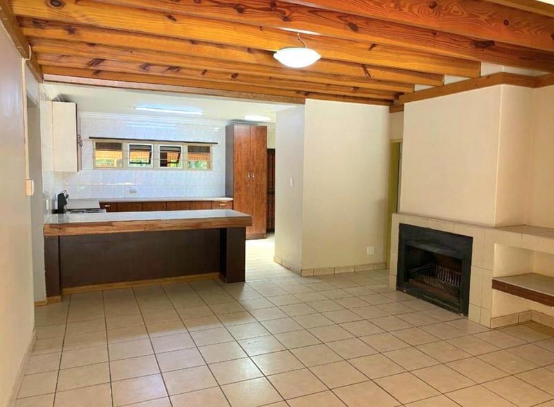 5 Bedroom Property for Sale in Faerie Glen Gauteng