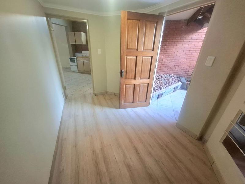 5 Bedroom Property for Sale in Faerie Glen Gauteng