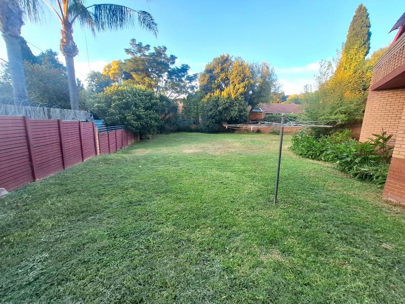 5 Bedroom Property for Sale in Faerie Glen Gauteng