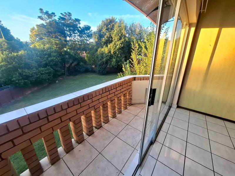 5 Bedroom Property for Sale in Faerie Glen Gauteng