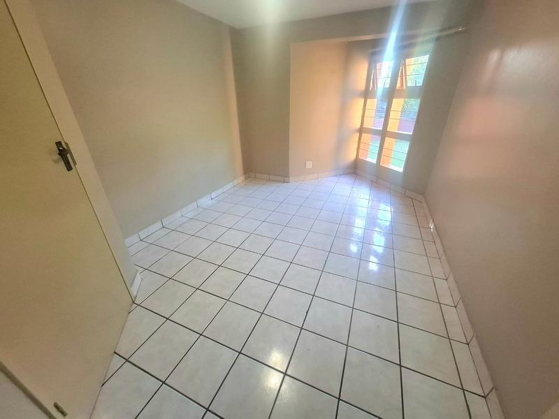 5 Bedroom Property for Sale in Faerie Glen Gauteng