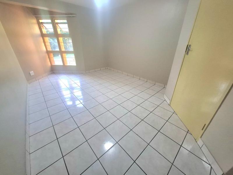 5 Bedroom Property for Sale in Faerie Glen Gauteng