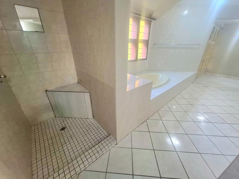 5 Bedroom Property for Sale in Faerie Glen Gauteng