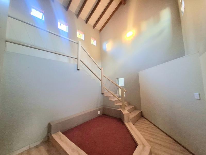 5 Bedroom Property for Sale in Faerie Glen Gauteng