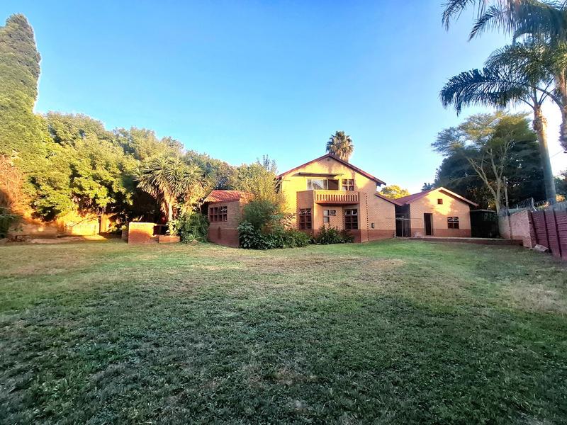 5 Bedroom Property for Sale in Faerie Glen Gauteng