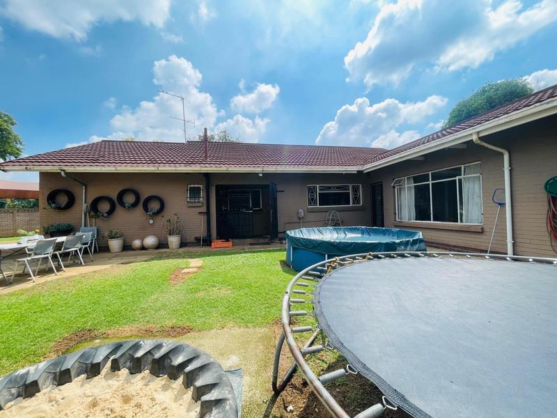 4 Bedroom Property for Sale in Selcourt Gauteng