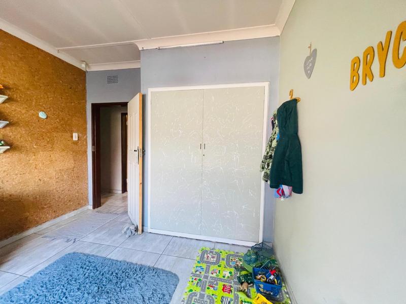 4 Bedroom Property for Sale in Selcourt Gauteng