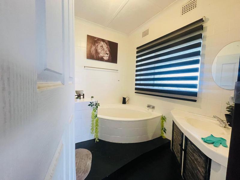 4 Bedroom Property for Sale in Selcourt Gauteng