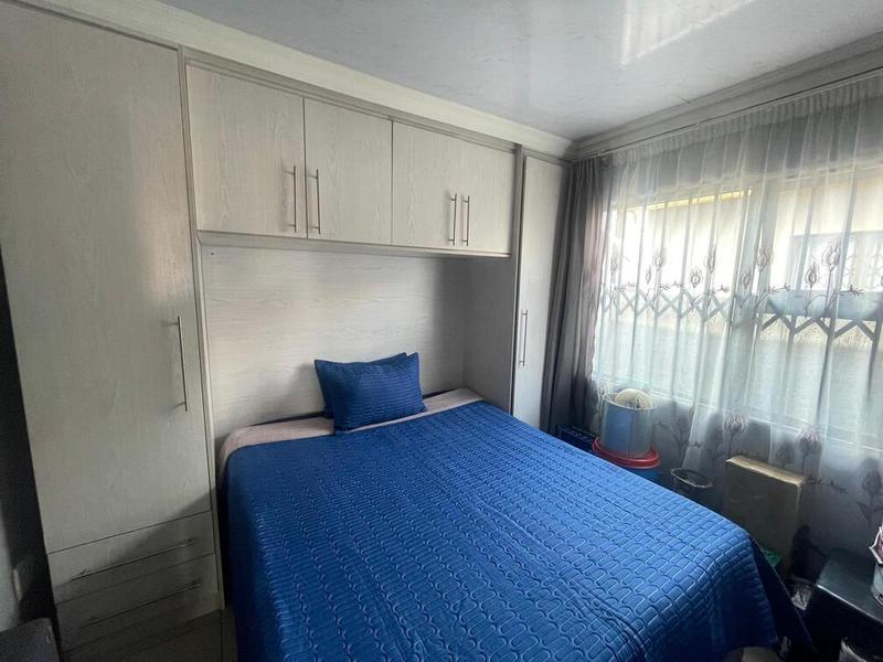 2 Bedroom Property for Sale in Windmill Park Gauteng