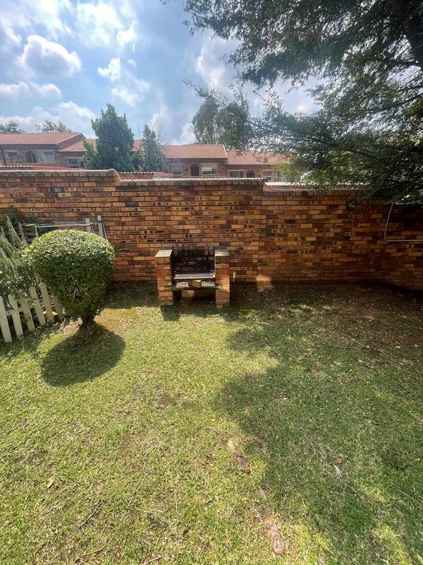 2 Bedroom Property for Sale in Buccleuch Gauteng