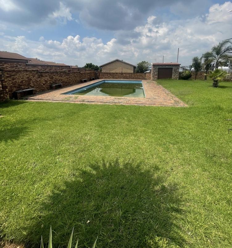 2 Bedroom Property for Sale in Buccleuch Gauteng