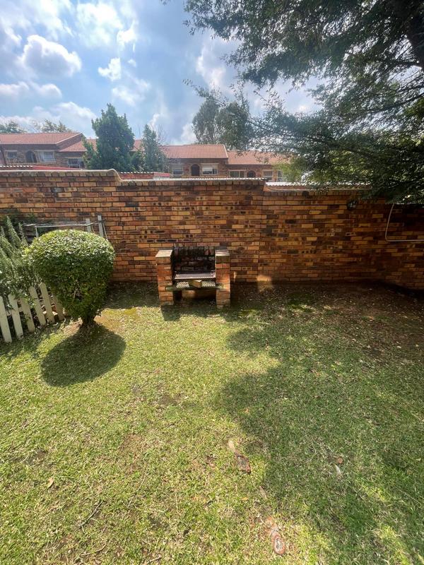 2 Bedroom Property for Sale in Buccleuch Gauteng
