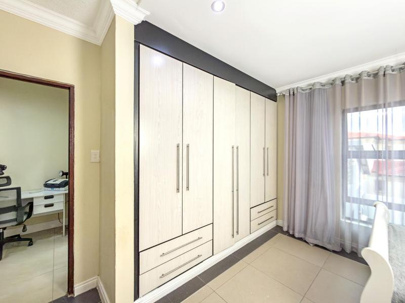 5 Bedroom Property for Sale in Amandasig Gauteng