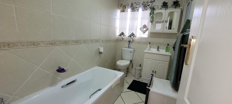 2 Bedroom Property for Sale in Albertsdal Gauteng