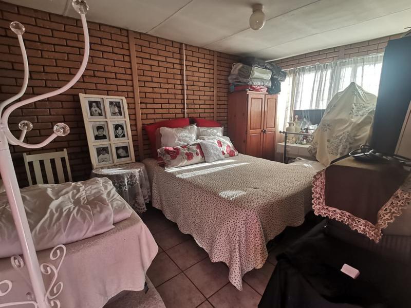 3 Bedroom Property for Sale in Linmeyer Gauteng