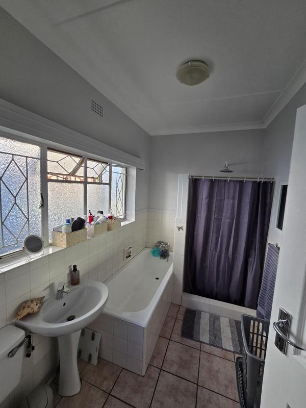 3 Bedroom Property for Sale in Linmeyer Gauteng