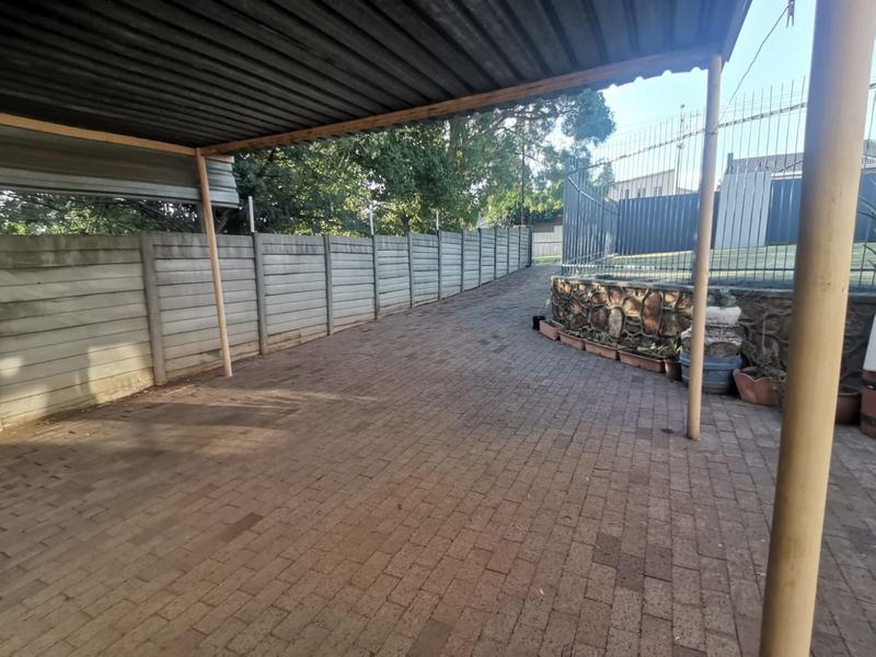 3 Bedroom Property for Sale in Linmeyer Gauteng
