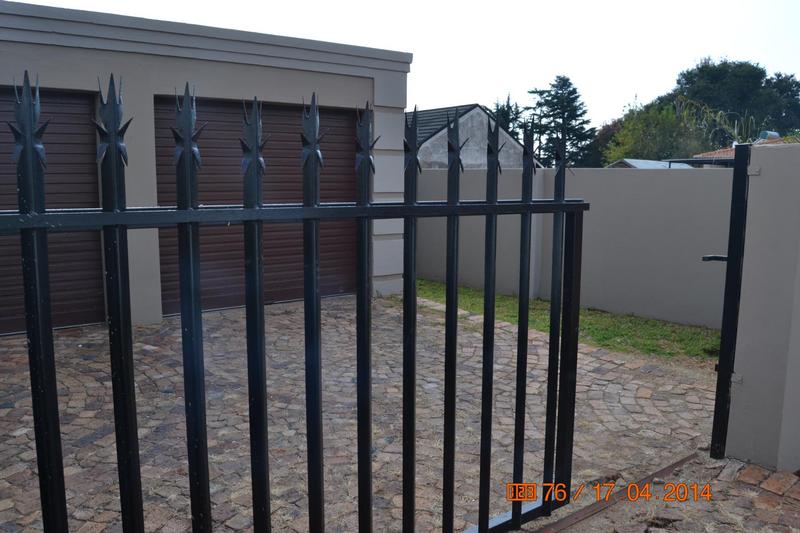 To Let 3 Bedroom Property for Rent in Denneoord Gauteng