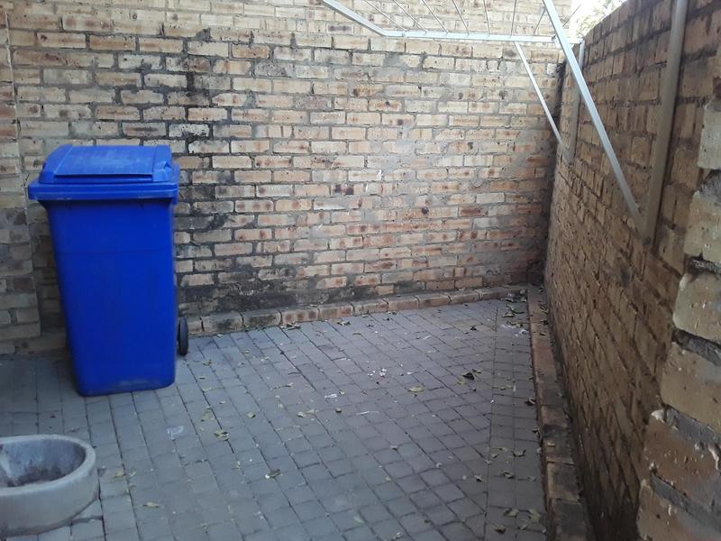 To Let 2 Bedroom Property for Rent in Rooihuiskraal North Gauteng