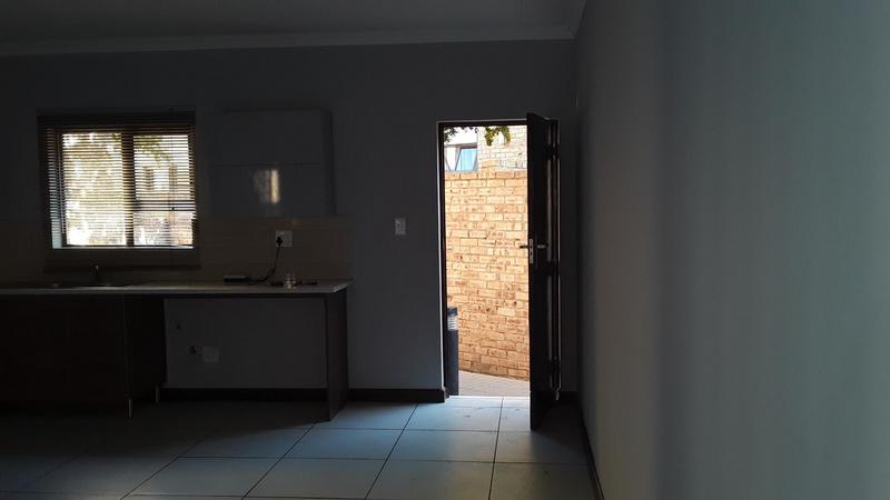 To Let 2 Bedroom Property for Rent in Rooihuiskraal North Gauteng