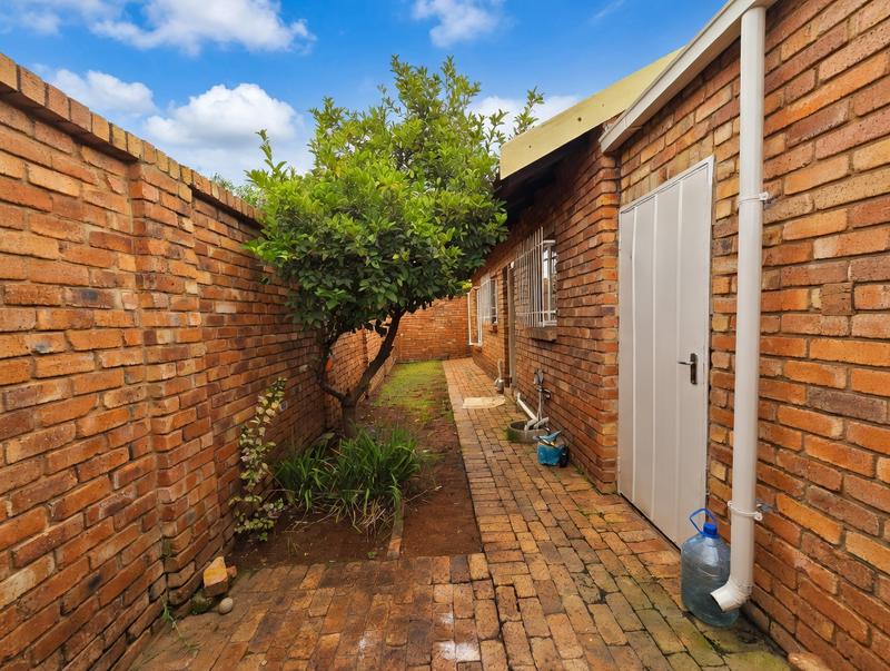 2 Bedroom Property for Sale in Elardus Park Gauteng