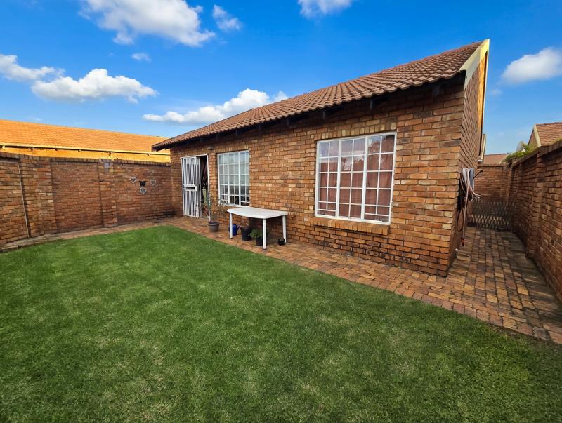 2 Bedroom Property for Sale in Elardus Park Gauteng