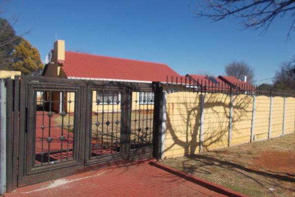 3 Bedroom Property for Sale in Rondebult Gauteng