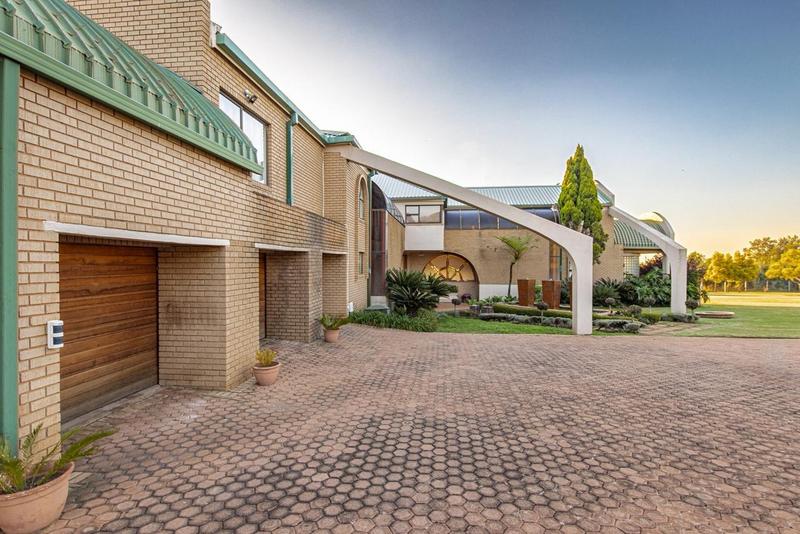 4 Bedroom Property for Sale in Ruimsig Gauteng