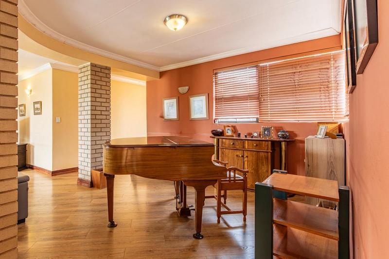 4 Bedroom Property for Sale in Ruimsig Gauteng