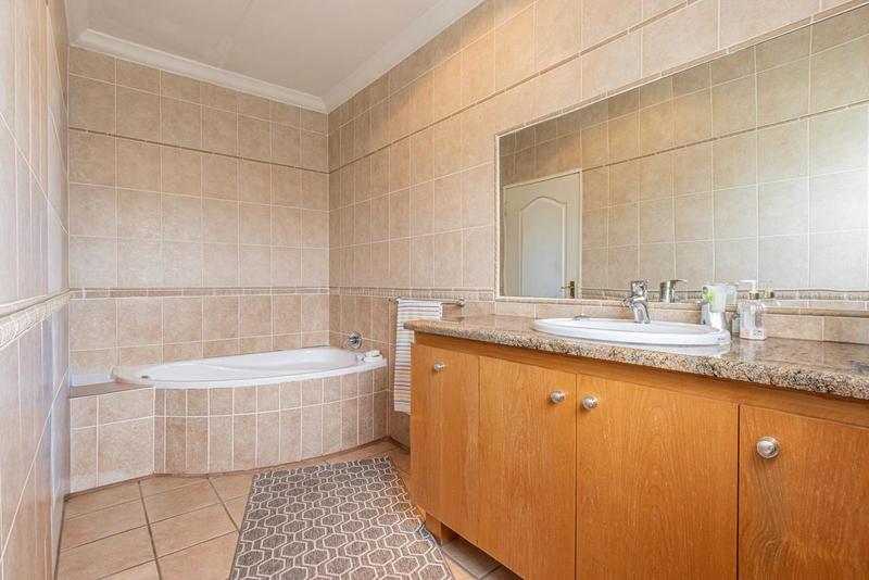 4 Bedroom Property for Sale in Ruimsig Gauteng