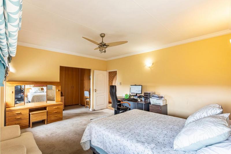 4 Bedroom Property for Sale in Ruimsig Gauteng