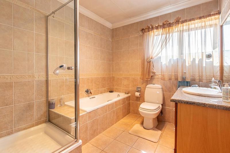 4 Bedroom Property for Sale in Ruimsig Gauteng