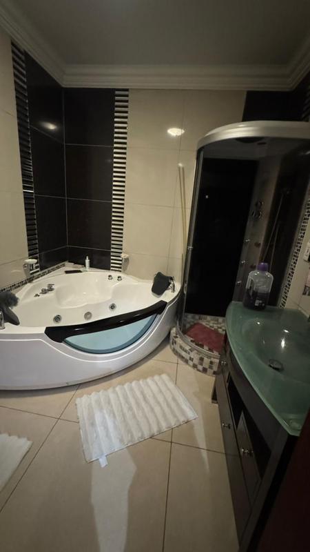 5 Bedroom Property for Sale in Amandasig Gauteng