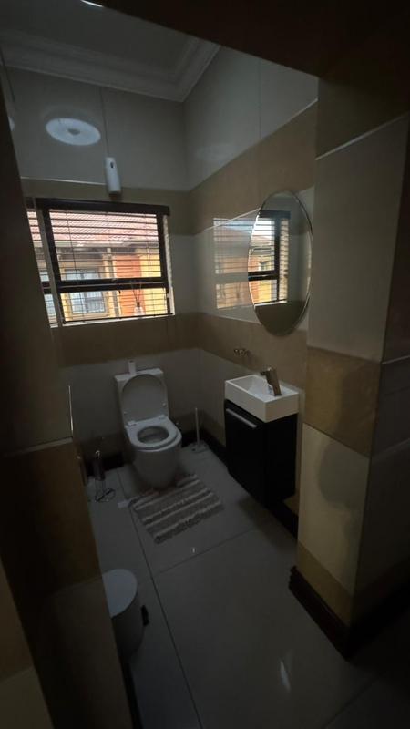 5 Bedroom Property for Sale in Amandasig Gauteng