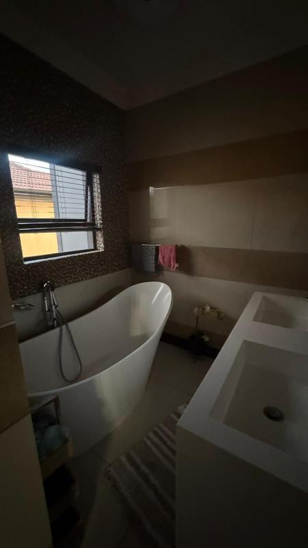 5 Bedroom Property for Sale in Amandasig Gauteng