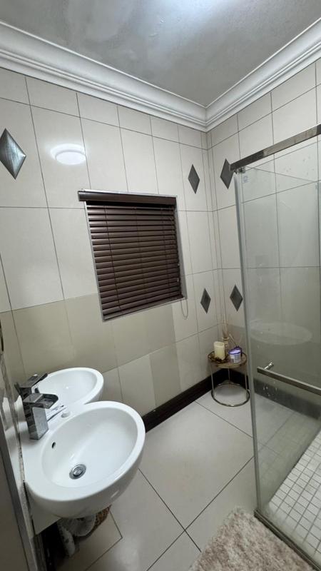 5 Bedroom Property for Sale in Amandasig Gauteng