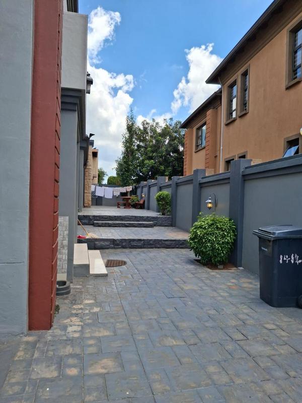 5 Bedroom Property for Sale in Amandasig Gauteng