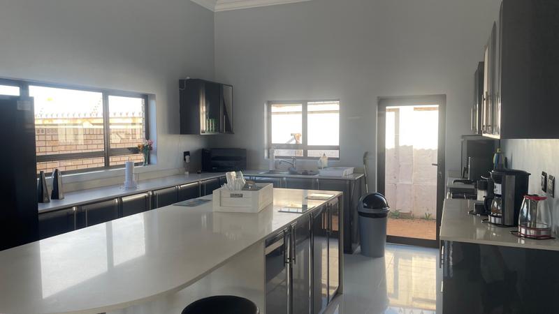 4 Bedroom Property for Sale in Raslouw Gardens Gauteng