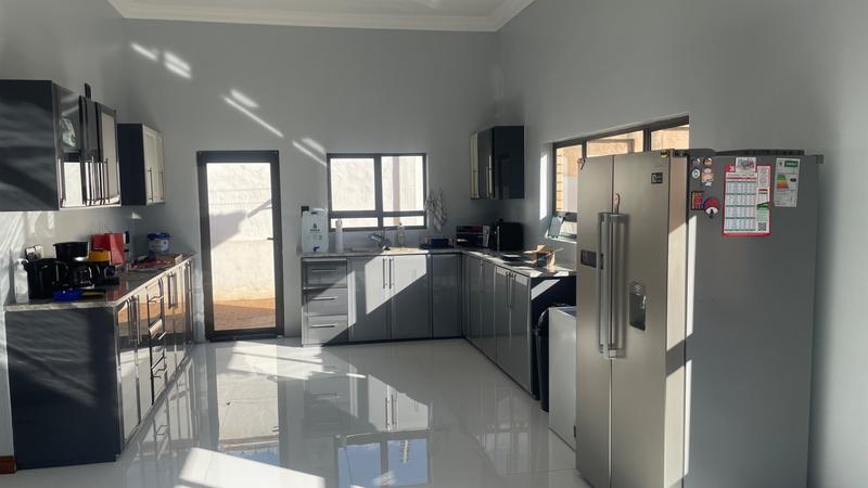 4 Bedroom Property for Sale in Raslouw Gardens Gauteng