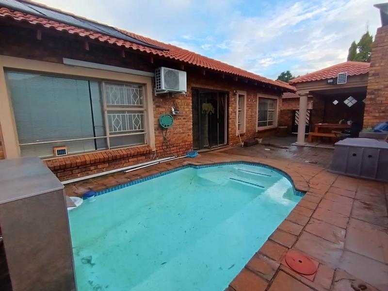 To Let 3 Bedroom Property for Rent in New State Area Gauteng
