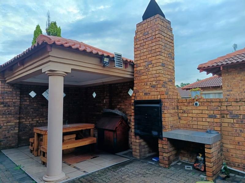 To Let 3 Bedroom Property for Rent in New State Area Gauteng