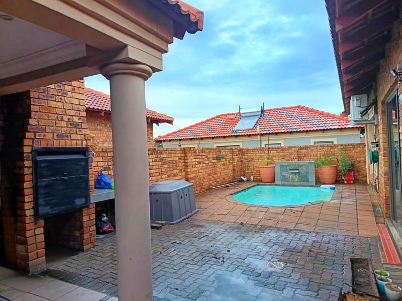To Let 3 Bedroom Property for Rent in New State Area Gauteng