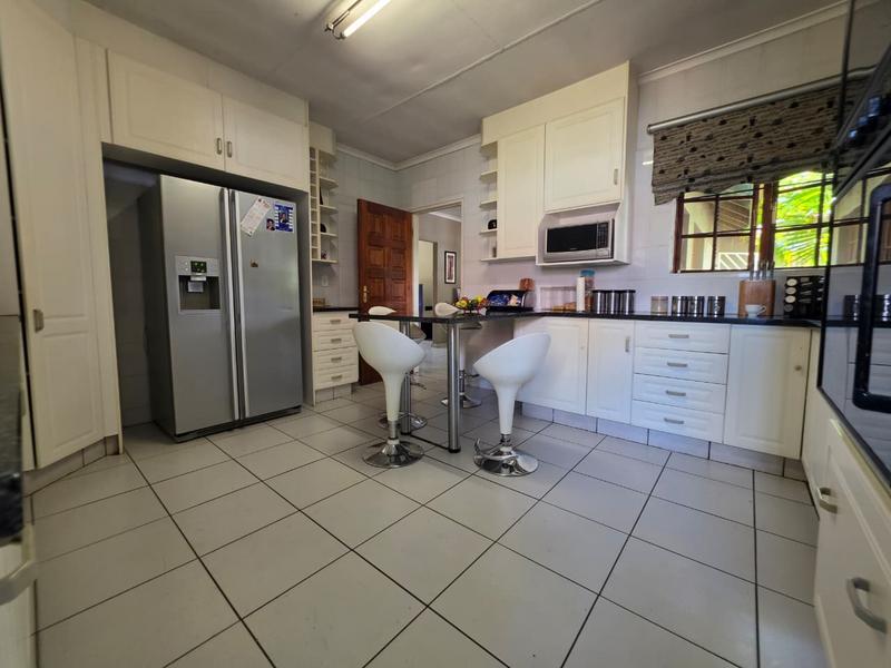 6 Bedroom Property for Sale in Brackenhurst Gauteng